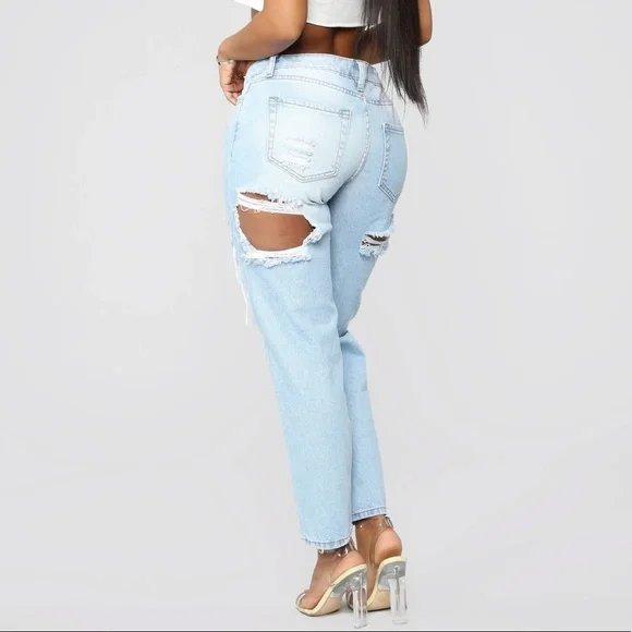 π¦ NWOT Fashion Nova Distressed Lightwash Jeans - Picture 4 of 6